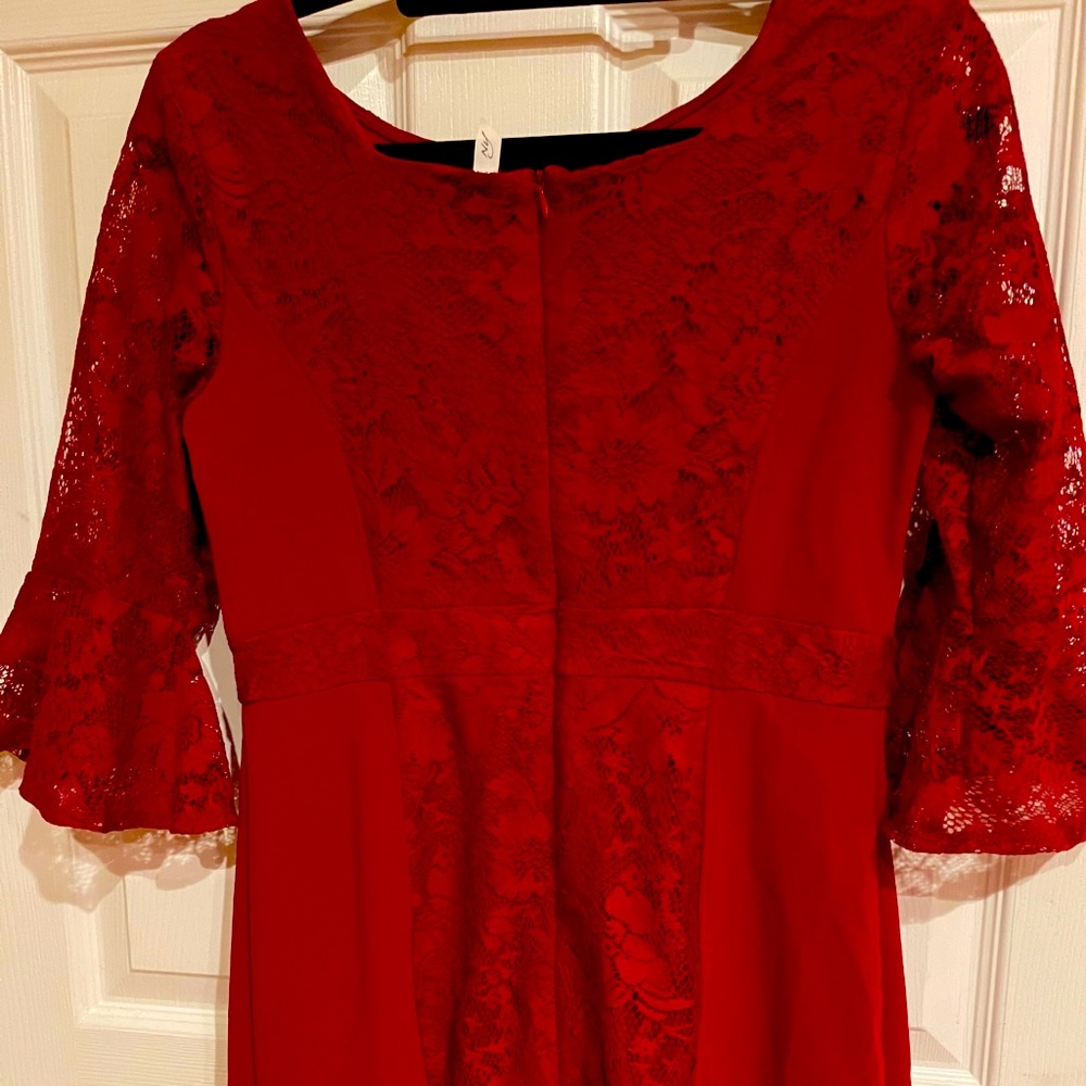 Red lace sleeve dress ❤️